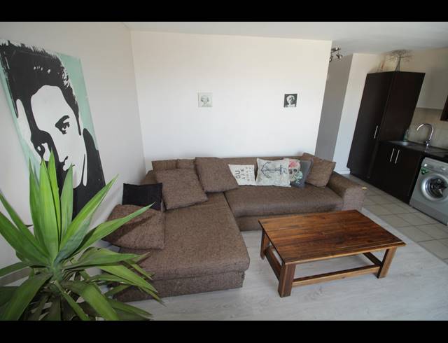 1 BEDROOM APARTMENT TO LET IN FORESHORE